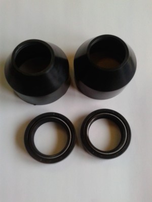 Uszczelniacze zawieszenia Suzuki GN125