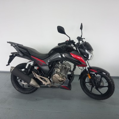 S125 czarno.czerwony.jpg