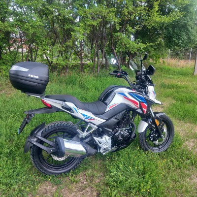 GT 125 biały kufer 1.jpg